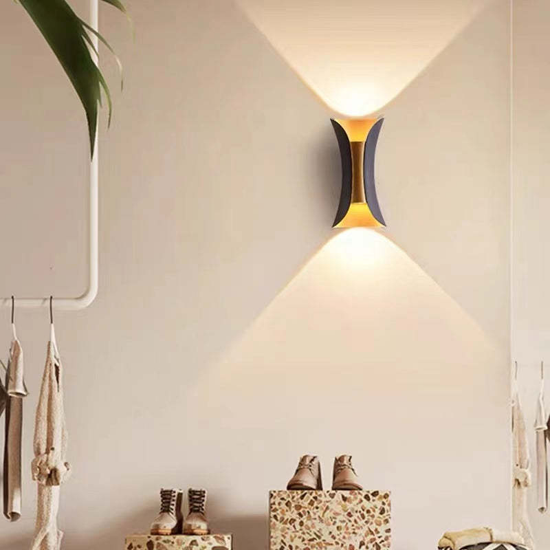 Noxel Curved Outdoor Wall Mounted Led Lamp